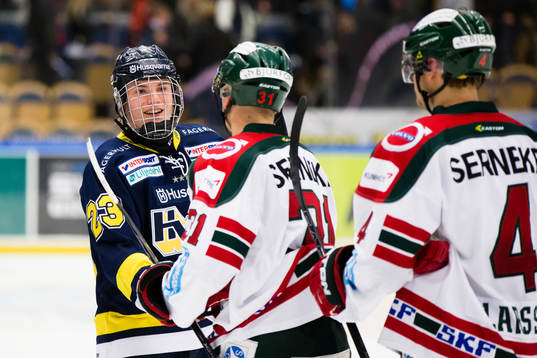 s Lias Andersson tackar Frölundas Nicklas Lasu och Jacob