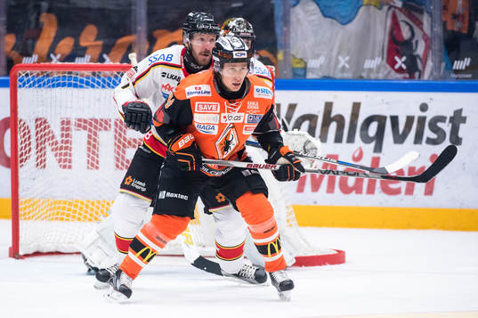 Karlskronas Filip Cruseman oroar framför Luleås