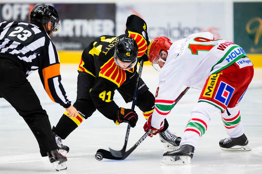 Brynäs Greg Scott tekar mot Modos Kyle Wilson