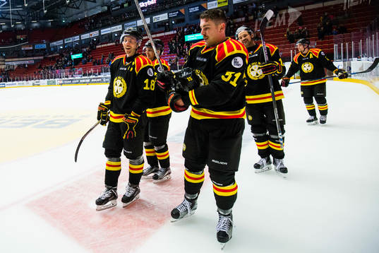 Brynäs Anton Rödin och Marc Zanetti jublar