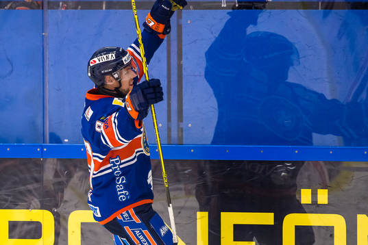 Växjös Robert Rosén jublar