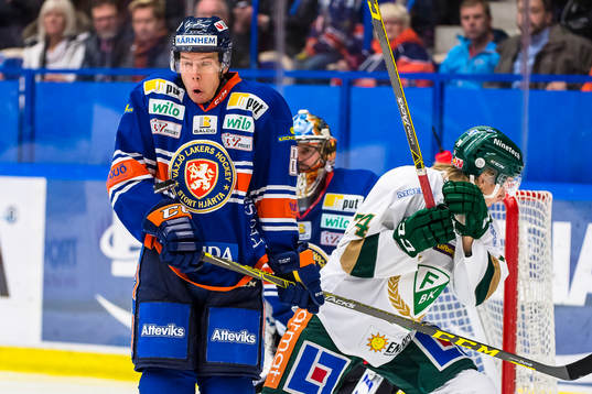 Växjös Ville Varakas täcker ett skott