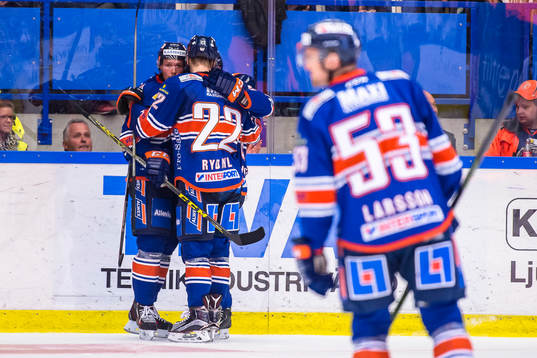 Växjös Erik Josefsson jublar
