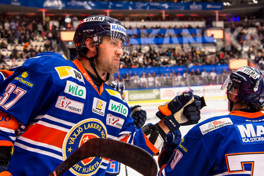 Växjös Adam Burish jublar