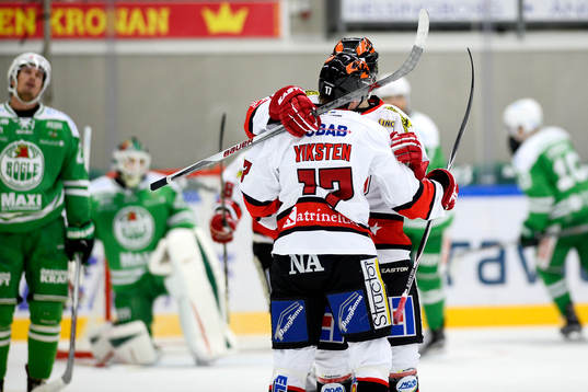Örebros Daniel Viksten jublar