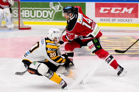 Malmö Redhawks Derek Meech kommer förbi Skellefteås Erik