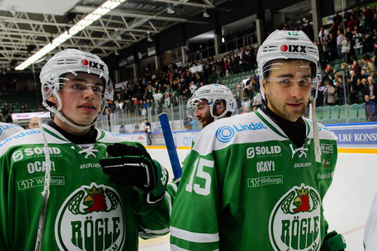 Rögles Filip Karlsson och Dominik Granak jublar