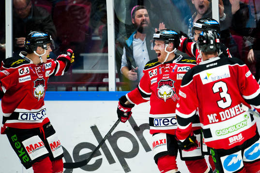 Malmö Redhawks Jens Olsson jublar