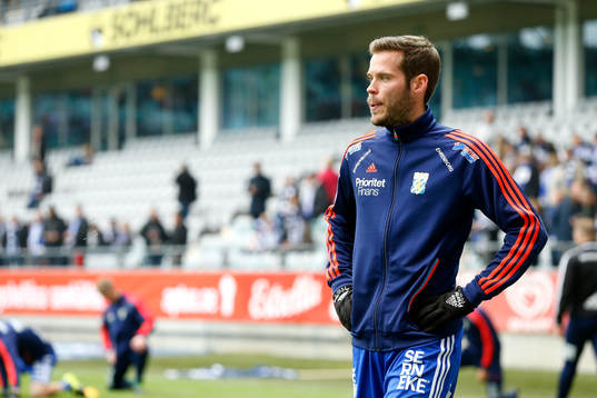 IFK Göteborgs Emil Salomonsson värmer upp innan
