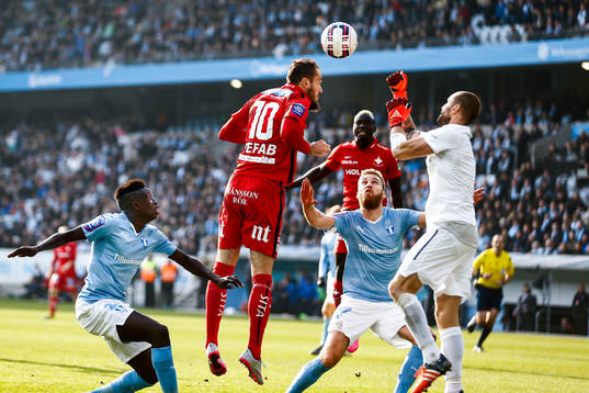 Norrköpings Emir Kujovic med farlig målchans mot Malmös