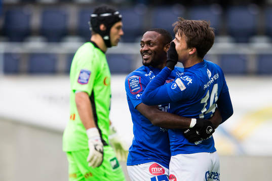 Gefles målvakt Emil Hedvall deppar medan Åtvidabergs John