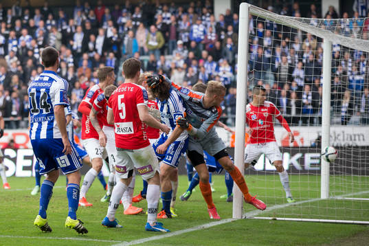 IFK Göteborgs Mads Albaek slår in reducering till 1-2 på