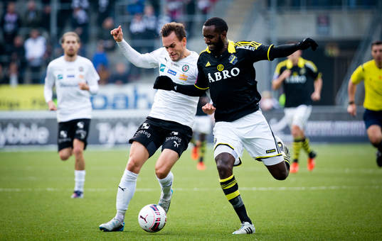 s Henok Goitom och Örebros Hjörtur Logi Valgardsson