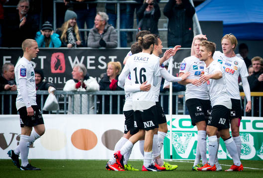 Örebros Martin Broberg gör 1-0 och jublar