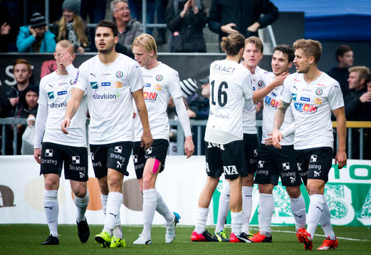 Örebros Martin Broberg gör 1-0 och jublar