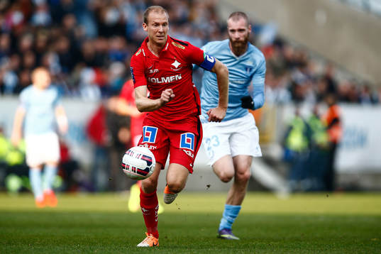 Norrköpings Andreas Johansson jagad av Malmös Jo Inge