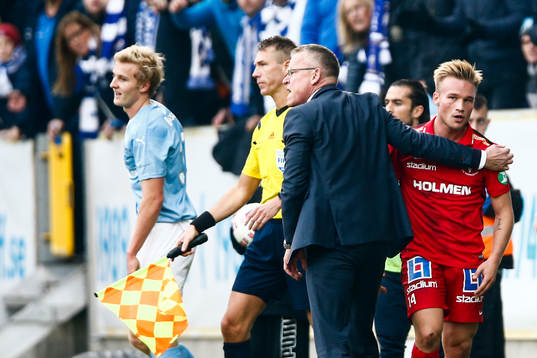Norrköpings tränare Jan Andersson lugnar ner Niklas