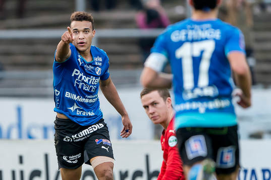 Halmstads Matthew Rusike jublar