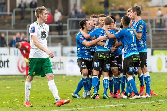 Halmstads spelare jublar