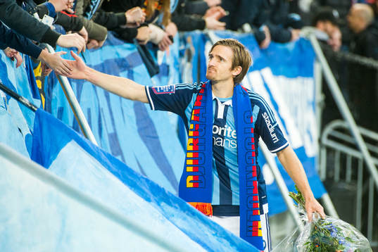 Djurgårdens Jesper Arvidsson hyllas av supportrarna