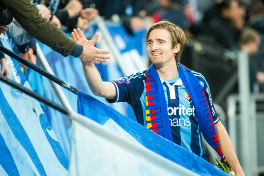 Djurgårdens Jesper Arvidsson hyllas av supportrarna