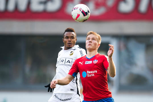 Helsingborgs Jere Uronen och Häckens Mohammed Abubakari