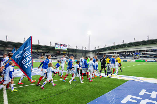 Gefles och Åtvidabergs spelare gör entré på Gavlevallen