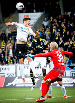 s Henok Goitom och Örebros Hjörtur Logi Valgardsson
