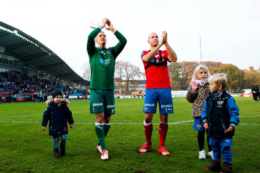 Helsingborgs målvakt Pär Hansson och Mattias Lindström