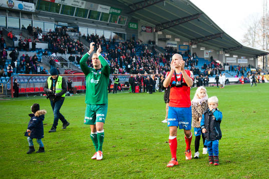 Helsingborgs målvakt Pär Hansson och Mattias Lindström