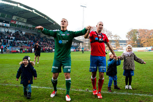 Helsingborgs målvakt Pär Hansson och Mattias Lindström