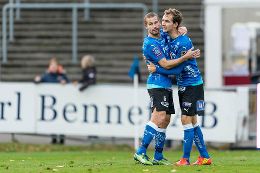 Halmstads Alexander Henningsson (h) jublar