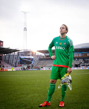 s målvakt Patrik Carlgren deppar