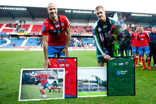 Helsingborgs Mattias Lindström målvakt Pär Hansson med