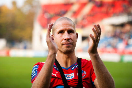 Helsingborgs Mattias Lindström tackar publiken