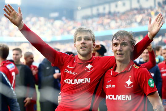 Norrköpings Christoffer Nyman och Linus Wahlqvist firar