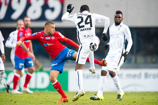 Helsingborgs Jordan Larsson och Häckens René Makondele