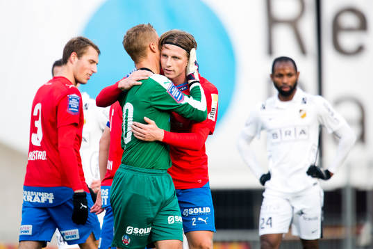 Helsingborgs målvakt Pär Hansson och Carl Johansson