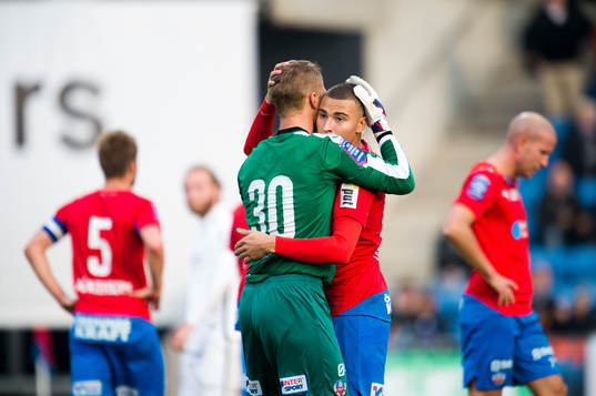 Helsingborgs målvakt Pär Hansson och Jordan Larsson