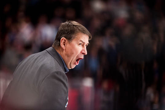 Djurgårdens tränare Hans Särkijärvi skriker