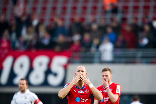 Helsingborgs Mattias Lindström bytts ut