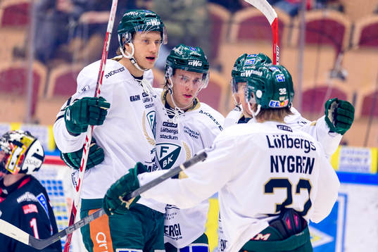 Färjestads Joakim Nygård(m) jublar