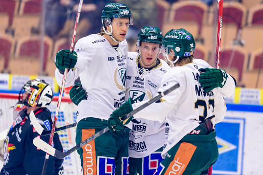 Färjestads Joakim Nygård(m) jublar