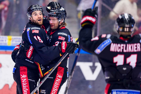 Luleås Jacob Lagacé(v) och Jonathan Granström(h) jublar