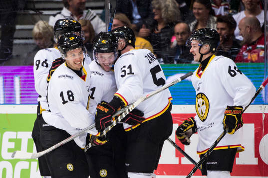 Brynäs spelare jublar
