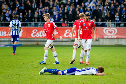 Kalmars Marcus Nilsson med IFK Göteborgs Gustav Engvall