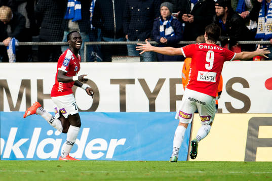 Kalmars Papa Alioune Diouf jublar