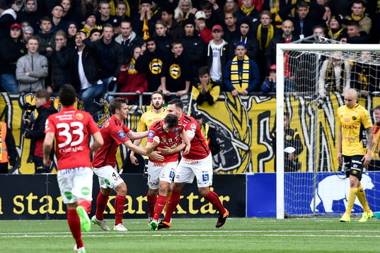 Falkenbergs David Svensson jublar