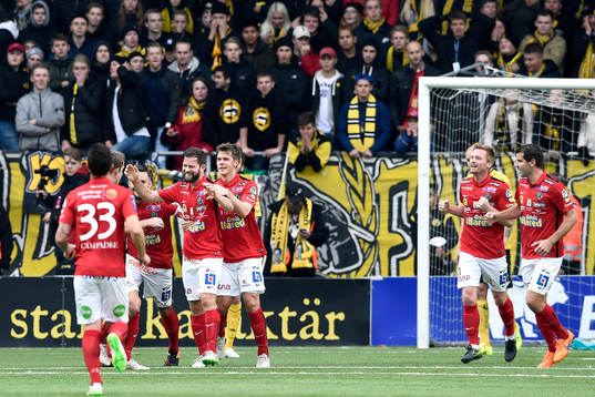 Falkenbergs David Svensson jublar
