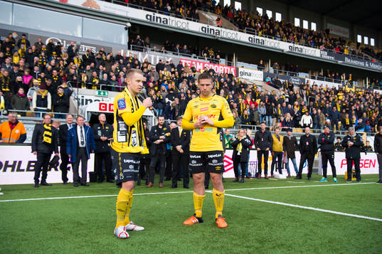 Elfsborgs Andreas Klarström och Anders Svensson håller